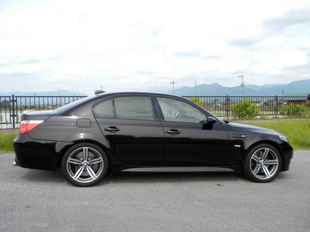 滋賀県中古車　BMW M5 Individual 