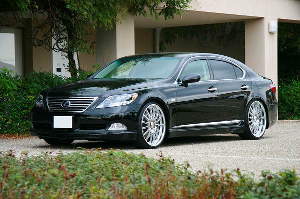 LEXUS　LS600ｈ