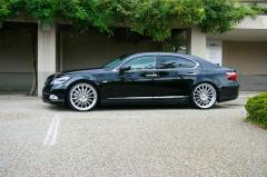 LEXUS　LS600ｈ