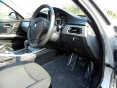 滋賀県中古車　BMW 3シリーズ 320ｉ　ナビパッケージ