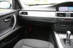 滋賀県中古車　BMW 3シリーズ 320ｉ　ナビパッケージ