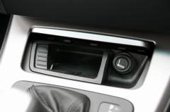 滋賀県中古車　BMW 3シリーズ 320ｉ　ナビパッケージ