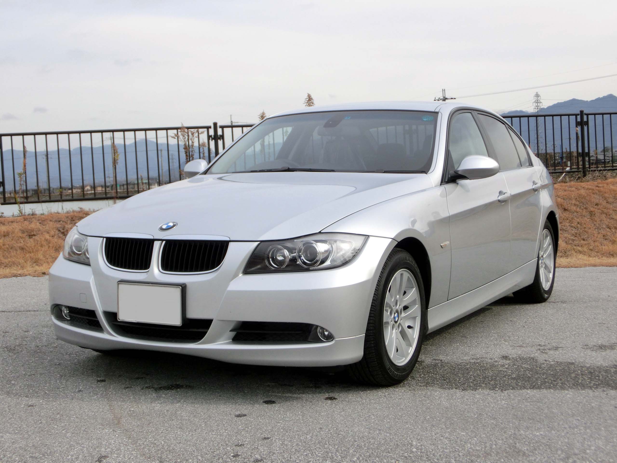滋賀県中古車　BMW 3シリーズ 320i