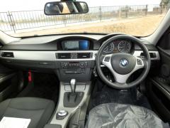滋賀県中古車　BMW 3シリーズ 320i