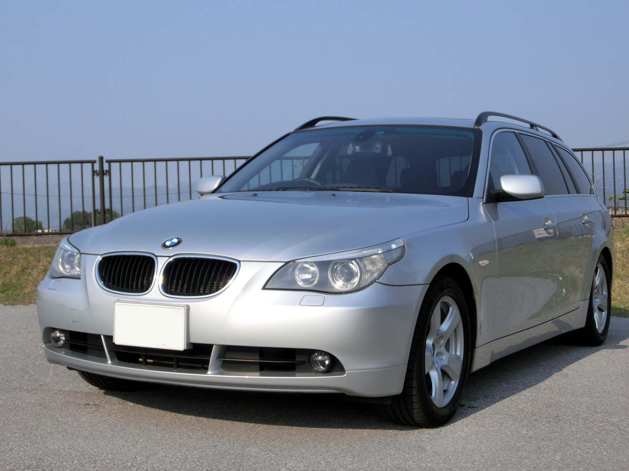滋賀県中古車　BMW 5シリーズ 525i ツーリング ハイライン