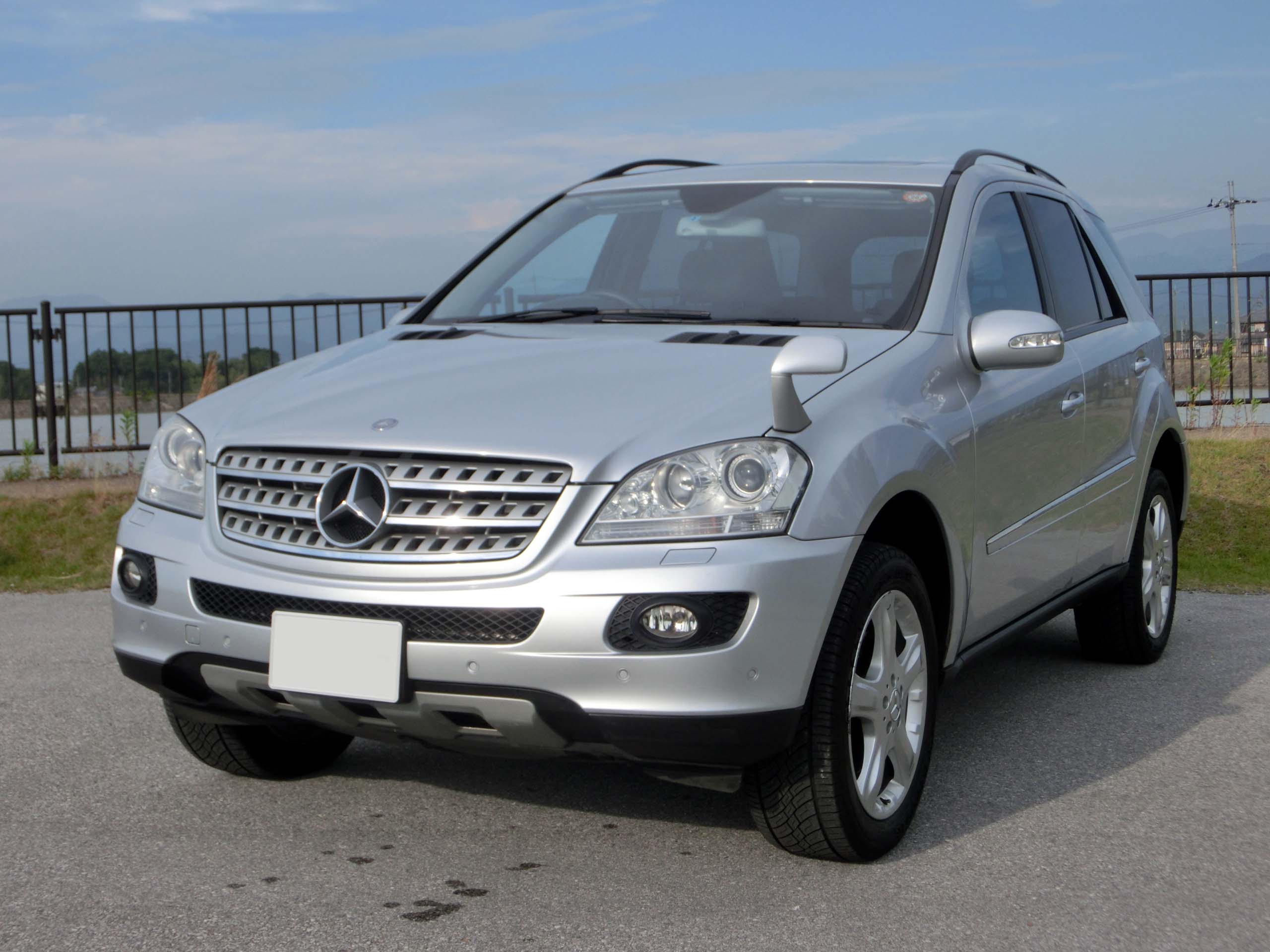 滋賀県中古車　メルセデスベンツ Mクラス ML350　スポーツパッケージ