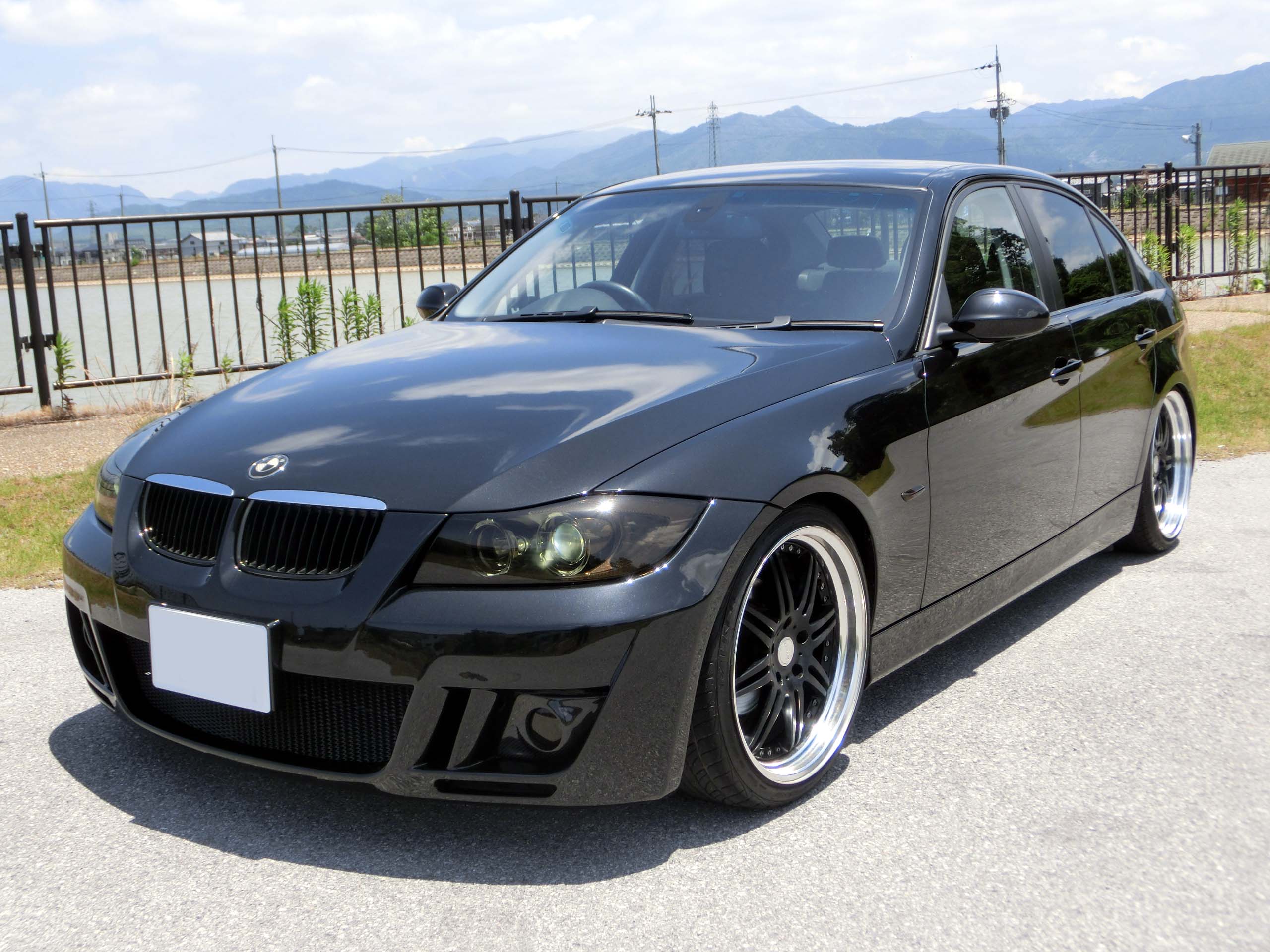 滋賀県中古車　BMW 3シリーズ 320i　