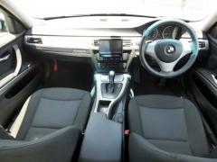 滋賀県中古車　BMW 3シリーズ 320i　