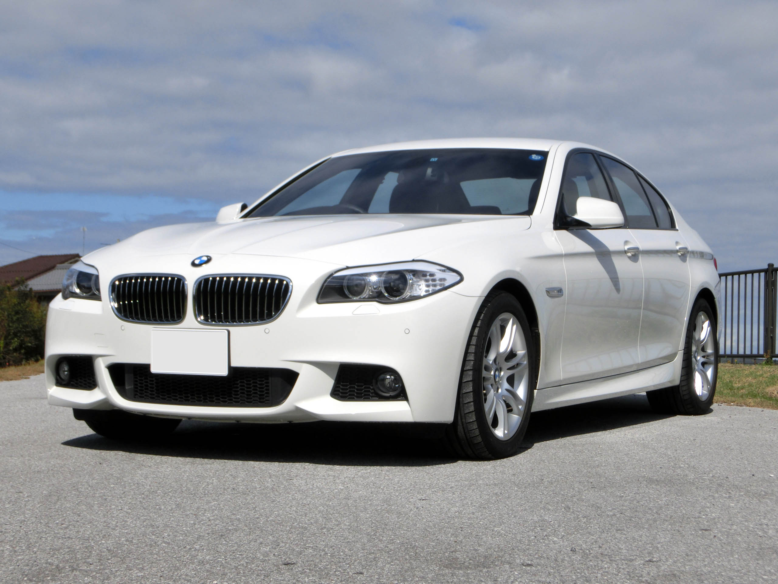 滋賀県中古車　BMW 5シリーズ 523i Mスポーツ