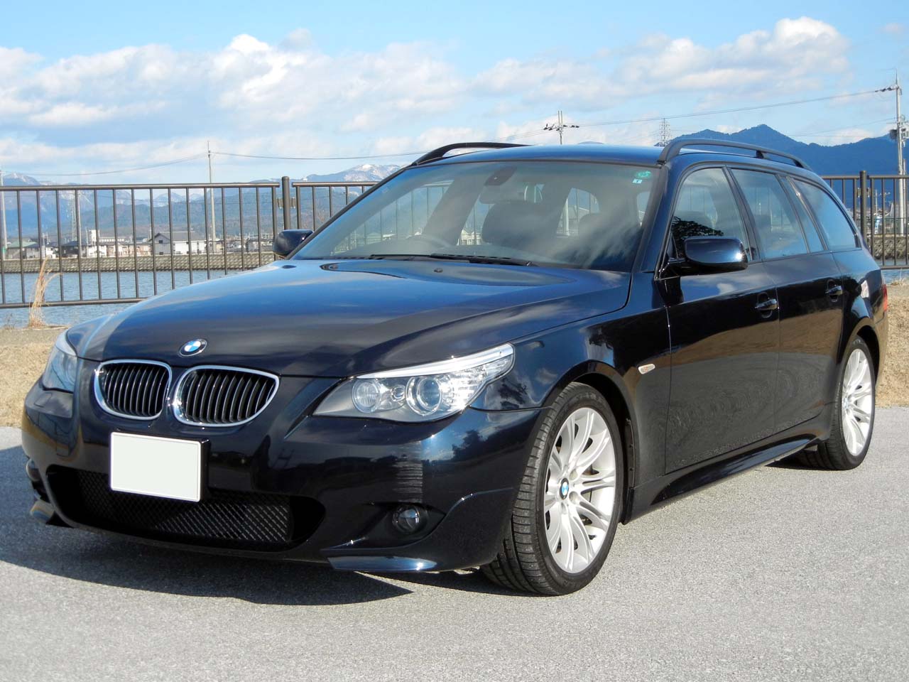 滋賀県中古車　BMW 5シリーズ　ツーリング 525i ツーリング Mスポーツパッケージ