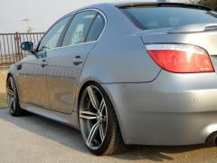 滋賀県中古車　BMW 5シリーズ 530i M5スタイル
