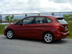 滋賀県中古車　BMW 2シリーズ 218i アクティブツアラー　