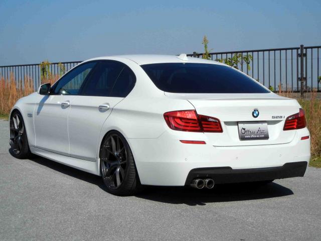 滋賀県中古車　BMW 5シリーズ 528i Mスポーツパッケージ