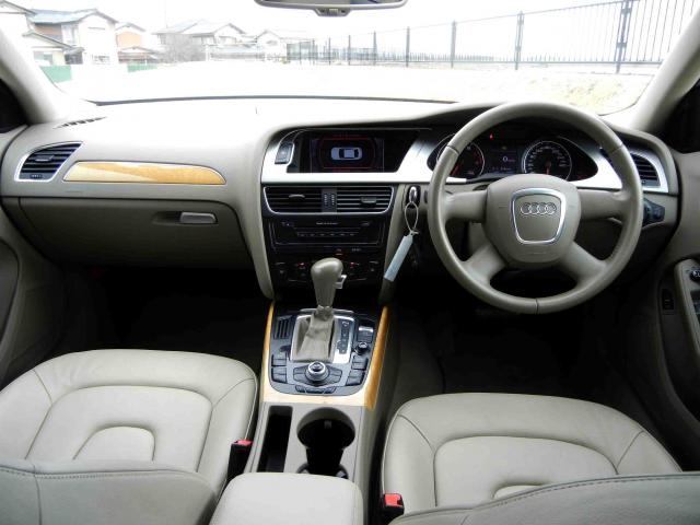 滋賀県中古車　アウディ A4 １．８ＴＦＳＩ