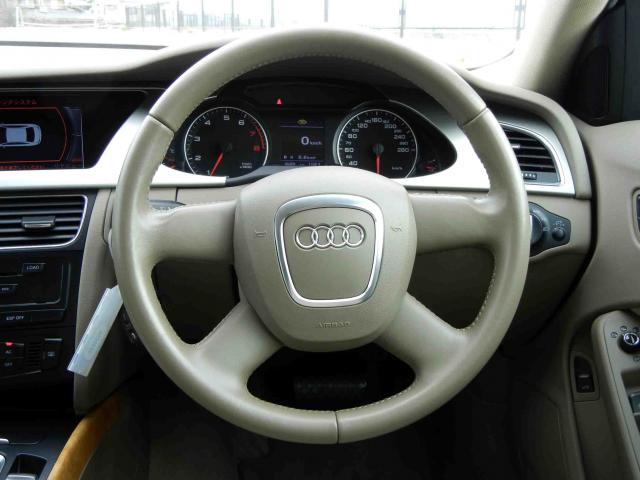 滋賀県中古車　アウディ A4 １．８ＴＦＳＩ