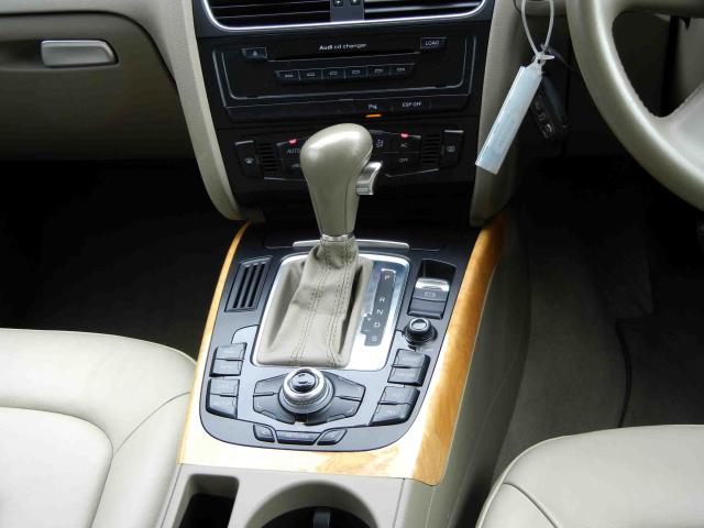 滋賀県中古車　アウディ A4 １．８ＴＦＳＩ