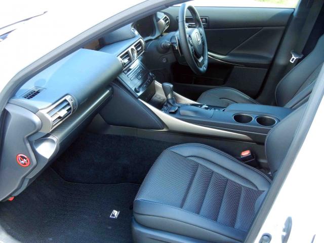 滋賀県中古車　レクサス IS IS300h Fスポーツ