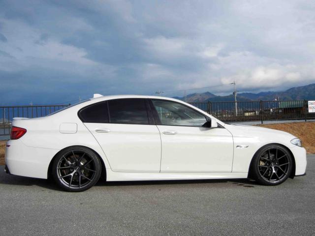 滋賀県中古車　BMW 5シリーズ 523i Mスポーツパッケージ