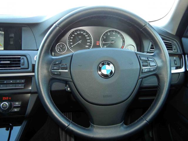 滋賀県中古車　BMW 5シリーズ　ツーリング 523i ハイラインパッケージ