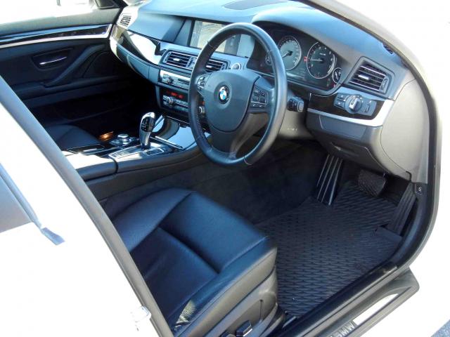 滋賀県中古車　BMW 5シリーズ　ツーリング 523i ハイラインパッケージ