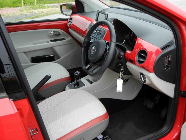 滋賀県中古車　フォルクスワーゲン アップ ハイアップ