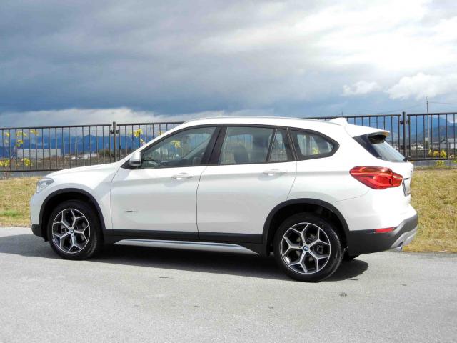 滋賀県中古車　BMW X1 sDrive18i