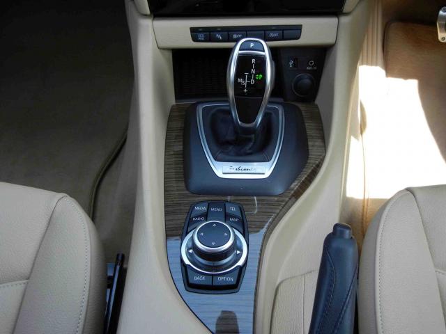 滋賀県中古車　BMW X1 sDrive 20i ファッショニスタ