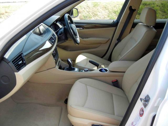 滋賀県中古車　BMW X1 sDrive 20i ファッショニスタ