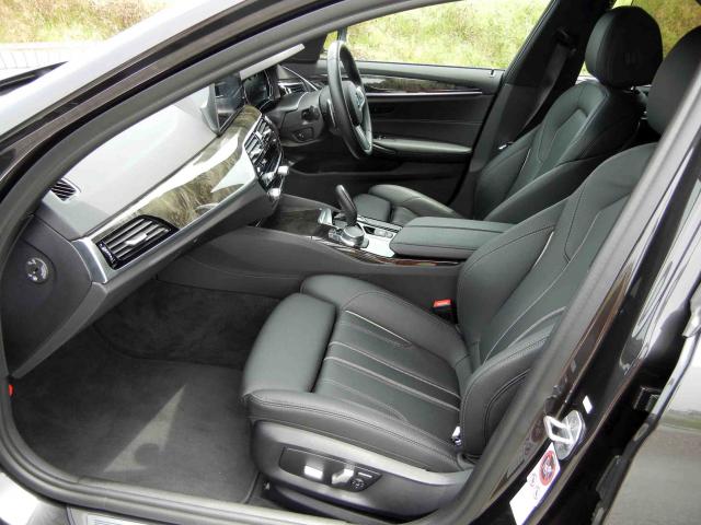 滋賀県中古車　BMW 5シリーズ　ツーリング 530i ツーリングMスポーツ