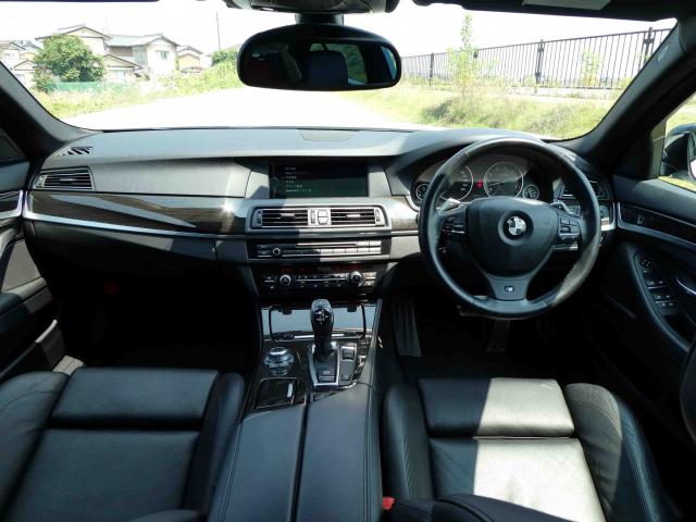 滋賀県中古車　BMW 5シリーズ 528i Mスポーツパッケージ