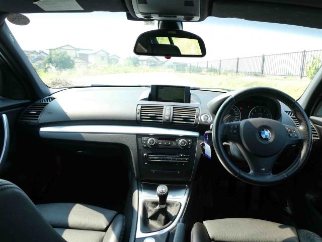 滋賀県中古車　BMW 1シリーズ 130i Mスポーツ 6MT
