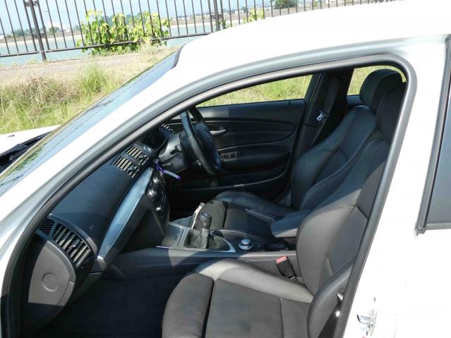滋賀県中古車　BMW 1シリーズ 130i Mスポーツ 6MT
