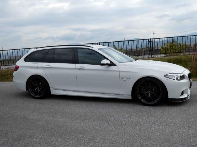滋賀県中古車　BMW 5シリーズ　ツーリング 523d ツーリングMスポーツ