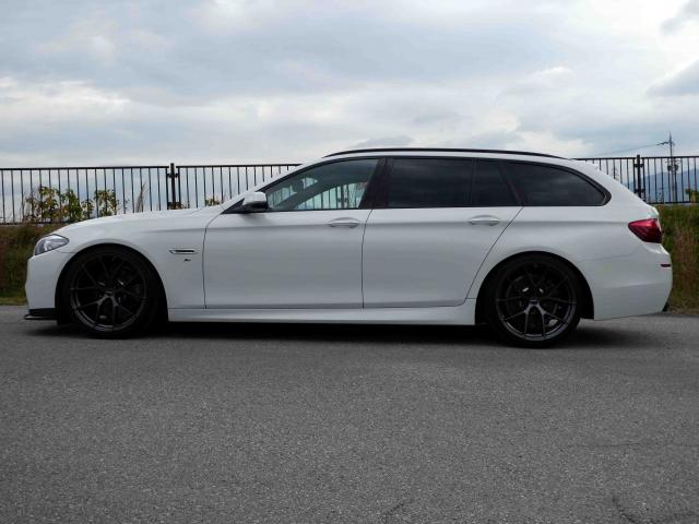 滋賀県中古車　BMW 5シリーズ　ツーリング 523d ツーリングMスポーツ