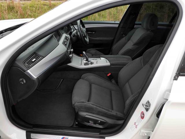 滋賀県中古車　BMW 5シリーズ　ツーリング 523d ツーリングMスポーツ