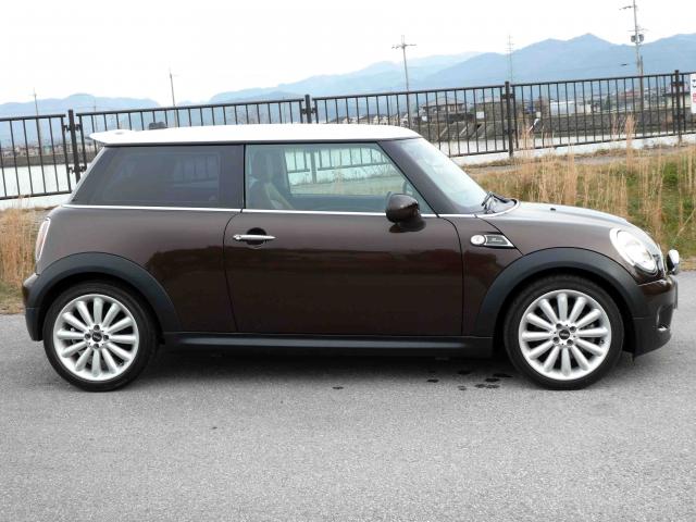 滋賀県中古車　BMW MINI 50メイフィア