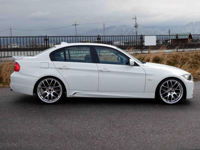 滋賀県中古車　BMW 3シリーズ 320i