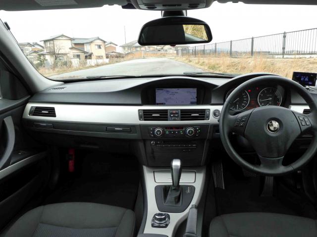 滋賀県中古車　BMW 3シリーズ 320i