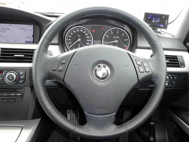 滋賀県中古車　BMW 3シリーズ 320i