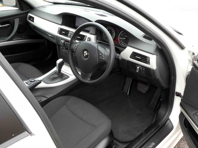 滋賀県中古車　BMW 3シリーズ 320i