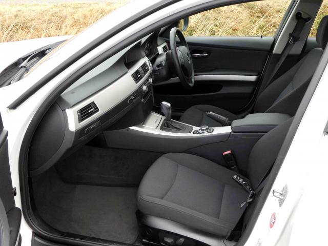 滋賀県中古車　BMW 3シリーズ 320i