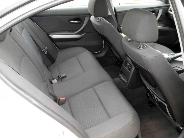 滋賀県中古車　BMW 3シリーズ 320i