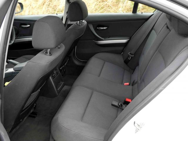 滋賀県中古車　BMW 3シリーズ 320i