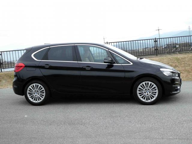 滋賀県中古車　BMW 2シリーズ 218i アクティブツアラー　ラグジュアリー