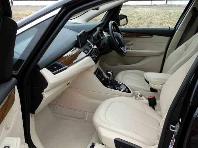 滋賀県中古車　BMW 2シリーズ 218i アクティブツアラー　ラグジュアリー