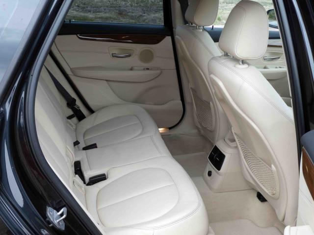 滋賀県中古車　BMW 2シリーズ 218i アクティブツアラー　ラグジュアリー
