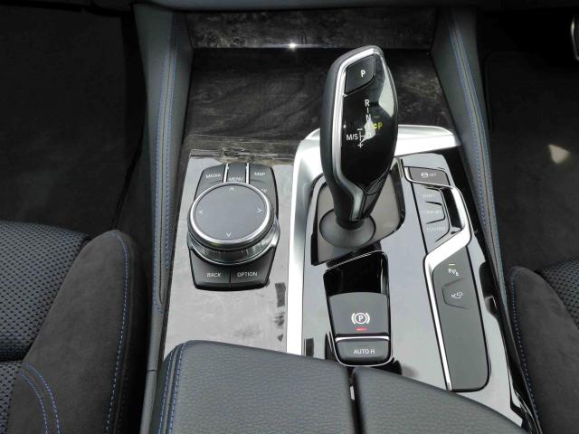 滋賀県中古車　BMW 5シリーズ　ツーリング 523i ツーリングMスポーツ