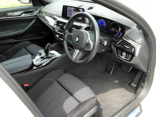 滋賀県中古車　BMW 5シリーズ　ツーリング 523i ツーリングMスポーツ