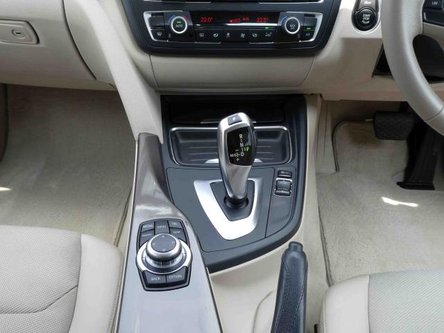 滋賀県中古車　BMW 3シリーズツーリング 320i ツーリングモダン