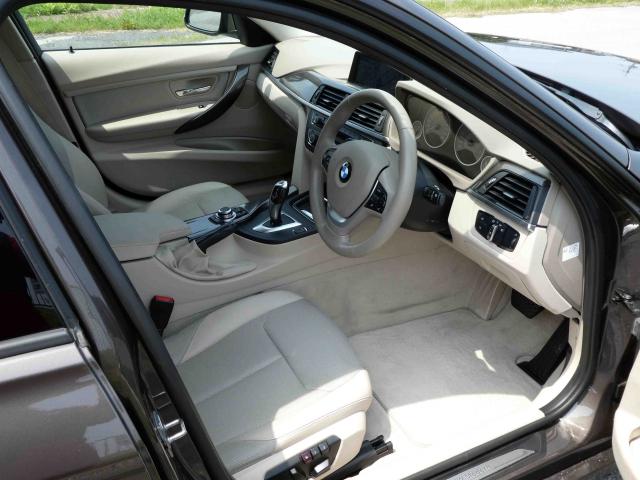 滋賀県中古車　BMW 3シリーズツーリング 320i ツーリングモダン